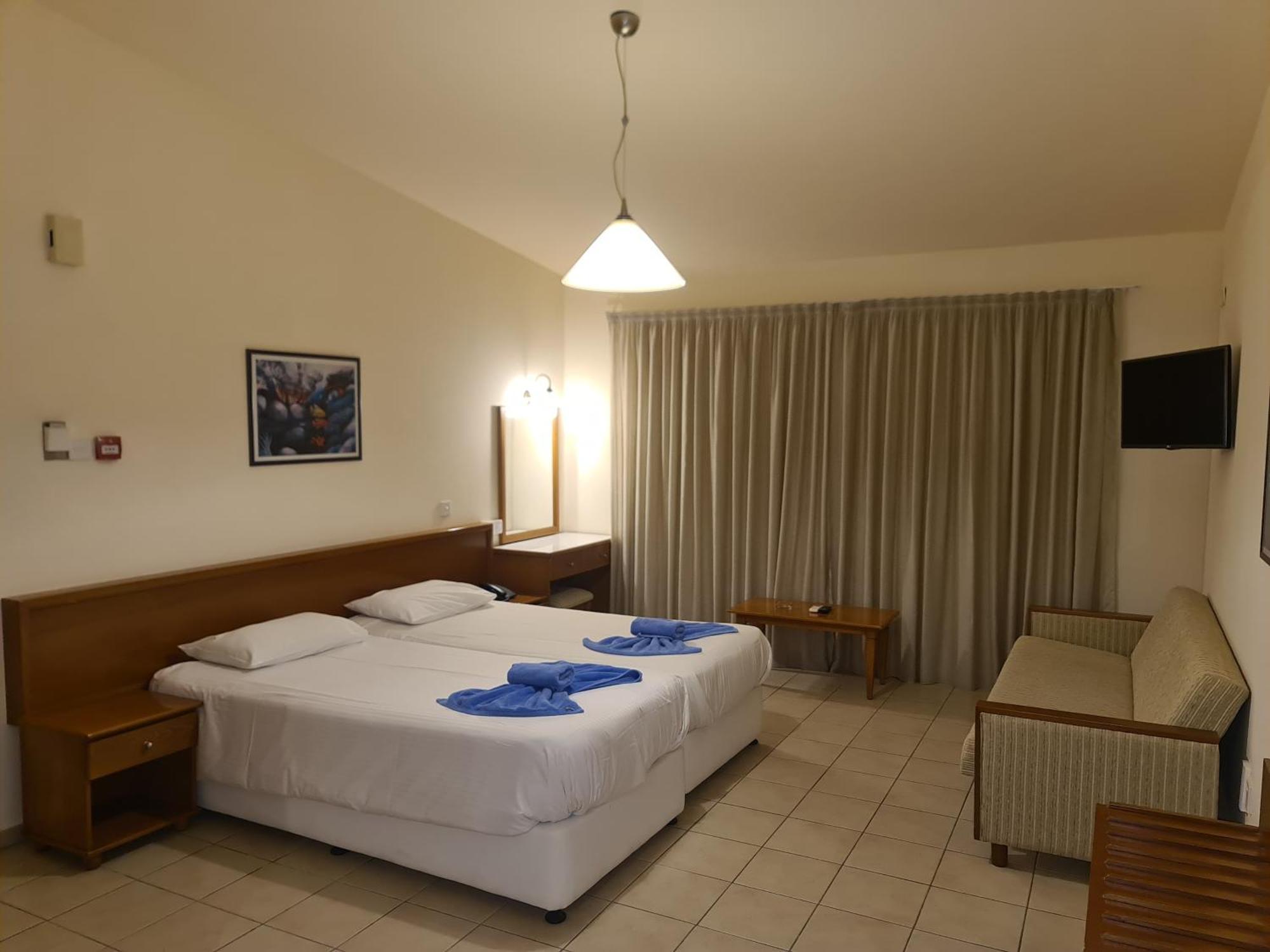 Nissiana Hotel & Bungalows ไอยานาปา ภายนอก รูปภาพ