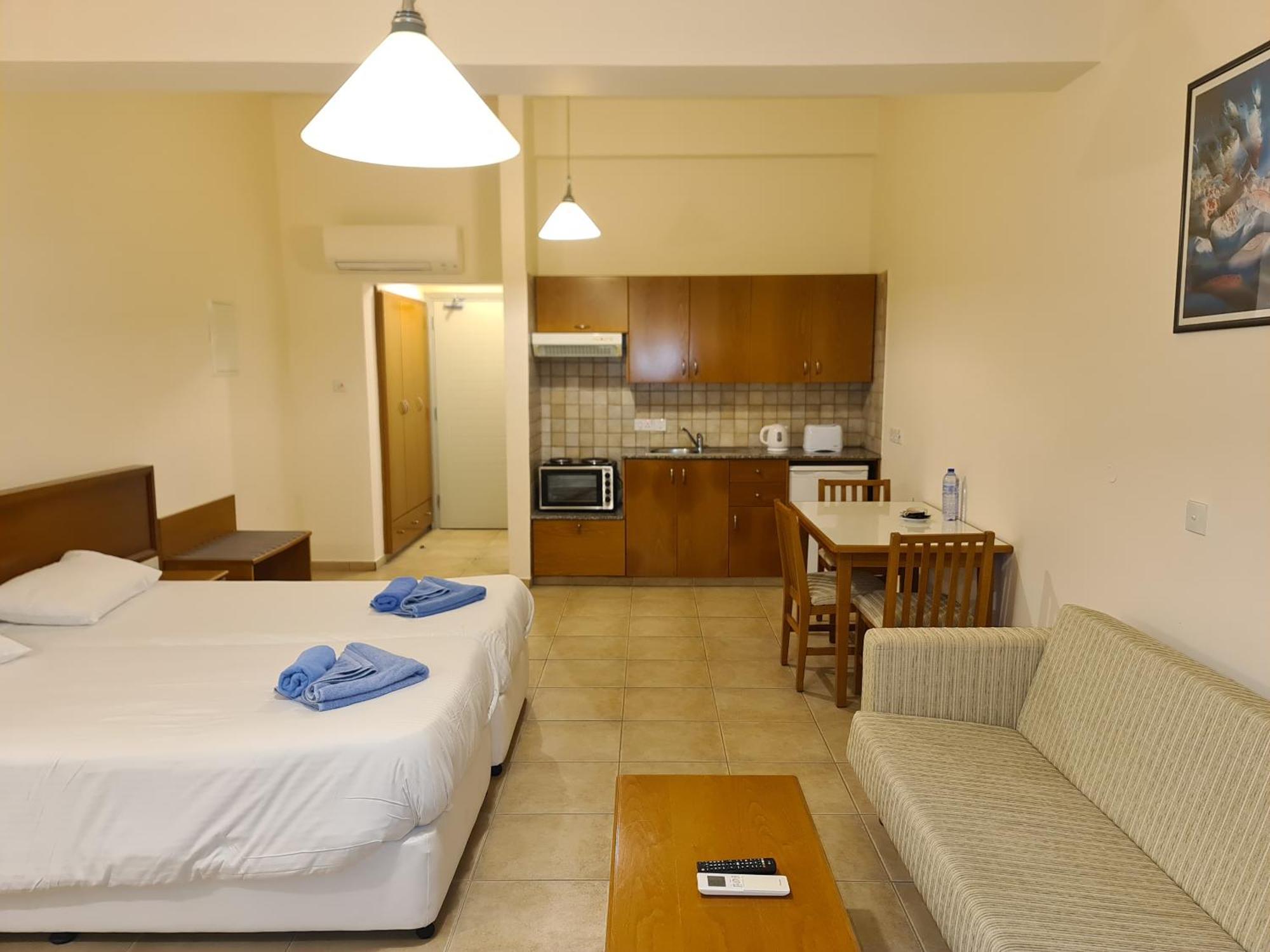 Nissiana Hotel & Bungalows ไอยานาปา ภายนอก รูปภาพ