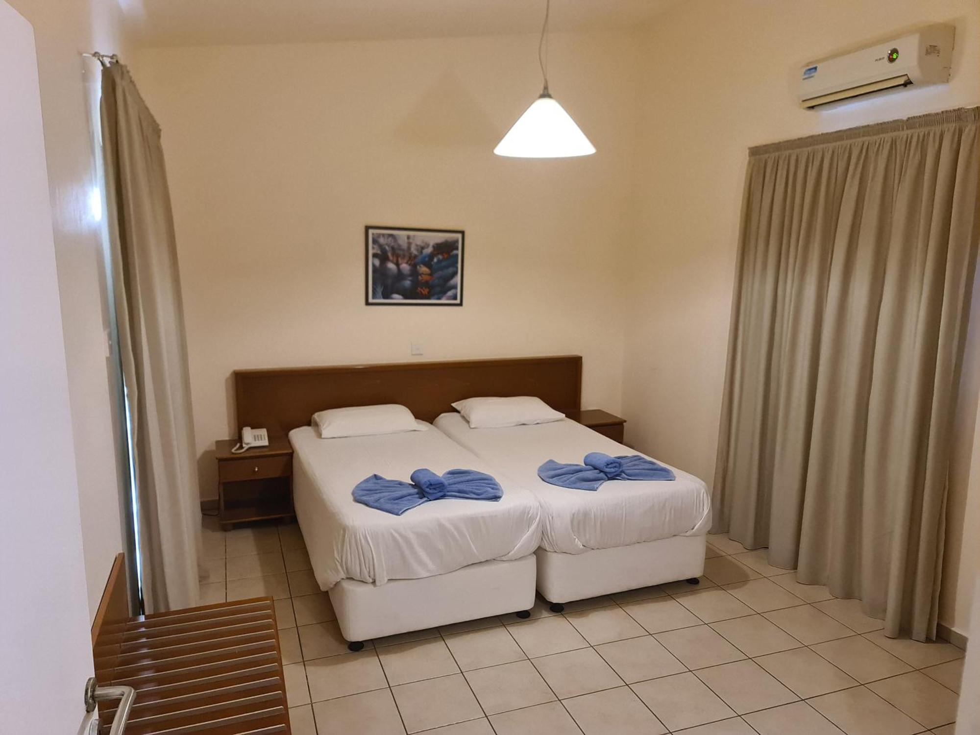 Nissiana Hotel & Bungalows ไอยานาปา ภายนอก รูปภาพ