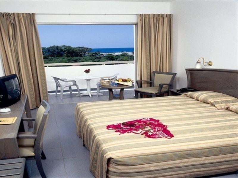 Nissiana Hotel & Bungalows ไอยานาปา ภายนอก รูปภาพ