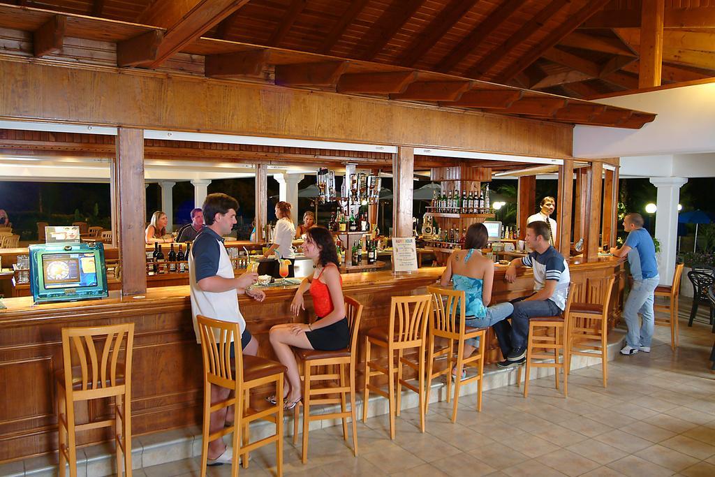 Nissiana Hotel & Bungalows ไอยานาปา ภายนอก รูปภาพ